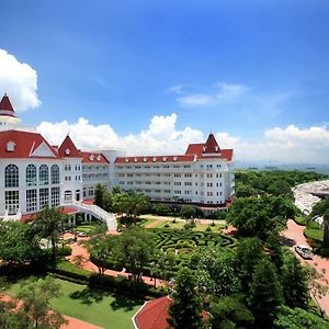 Hong Kong Disneyland Hotel